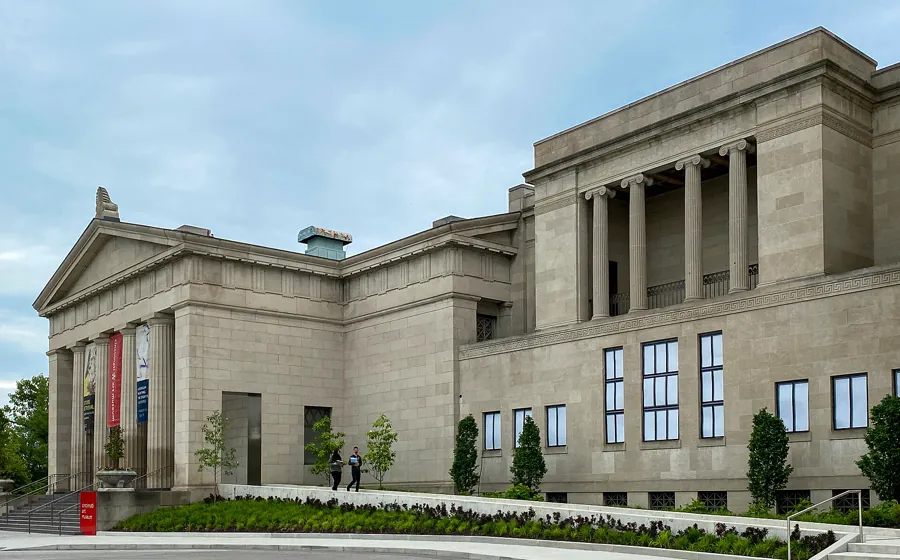 The columned exterior of the Cincinnati Art Museum