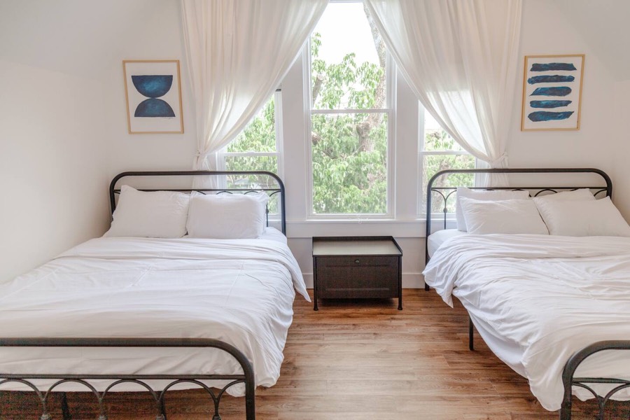 Unit 3, bedroom 2 — two queen beds