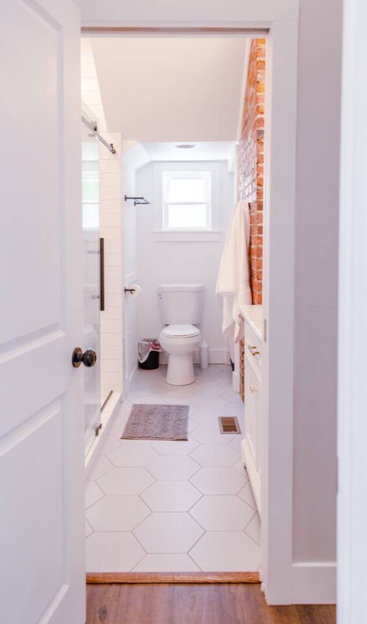 Unit 1's ensuite bathroom